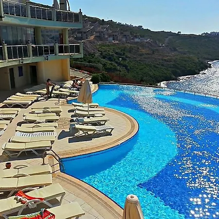 Royal Heights Apartamento Bogazici